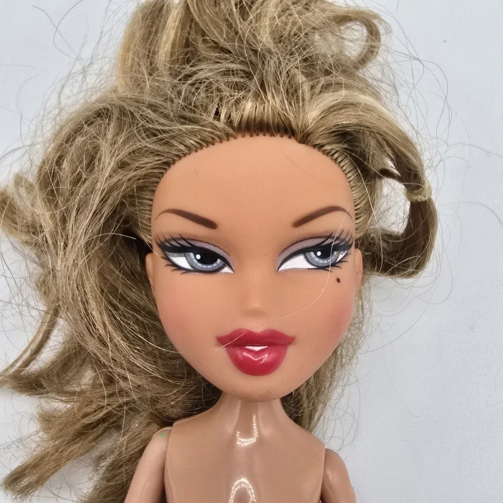 Bratz Feelin Pretty Yasmin Fashion Doll  Red Lips